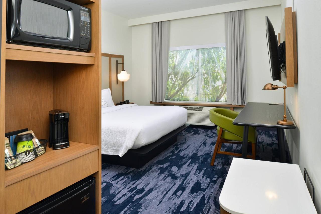 Fairfield Inn & Suites By Marriott Charlotte University Research Park Bagian luar foto