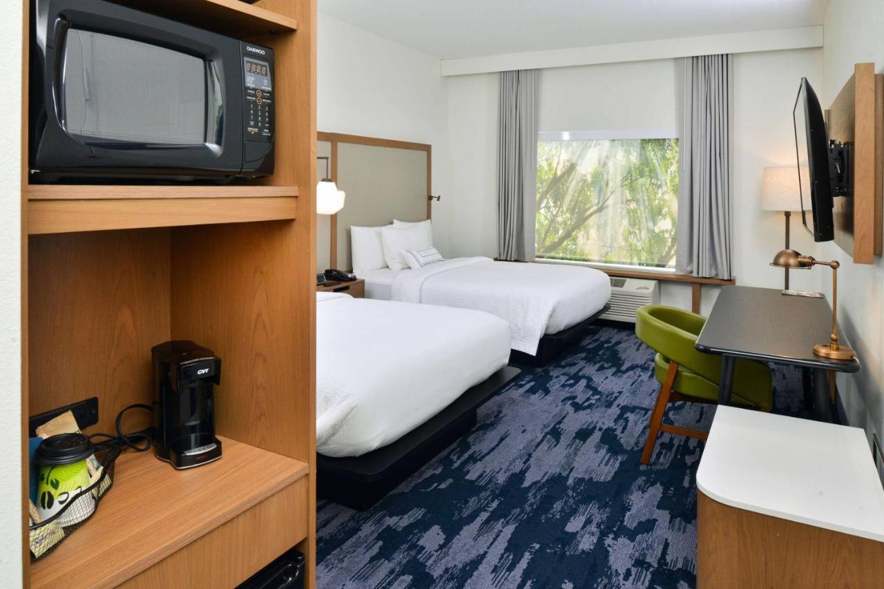 Fairfield Inn & Suites By Marriott Charlotte University Research Park Bagian luar foto