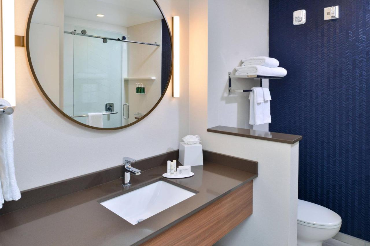 Fairfield Inn & Suites By Marriott Charlotte University Research Park Bagian luar foto