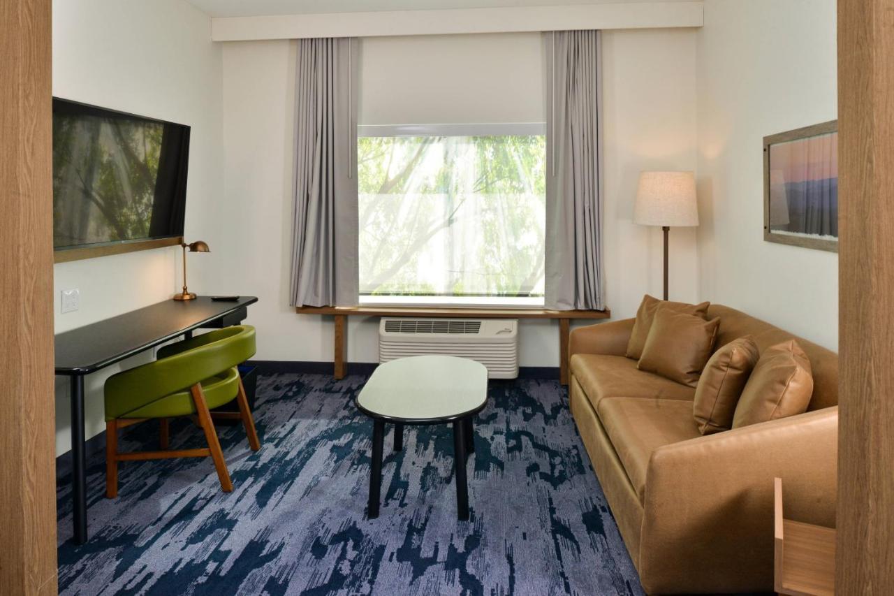 Fairfield Inn & Suites By Marriott Charlotte University Research Park Bagian luar foto