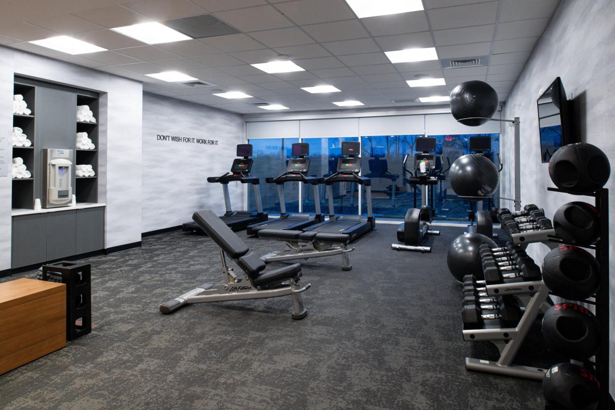 Fairfield Inn & Suites By Marriott Charlotte University Research Park Bagian luar foto